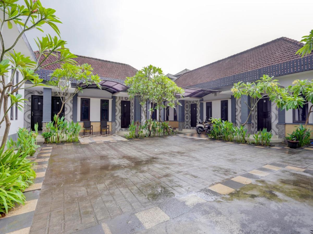 Oyo 90131 Liberty Guest House Sempidi Buitenkant foto